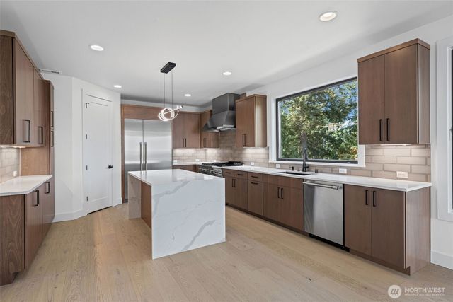 16036 SE 44TH Court, Bellevue, WA 98006