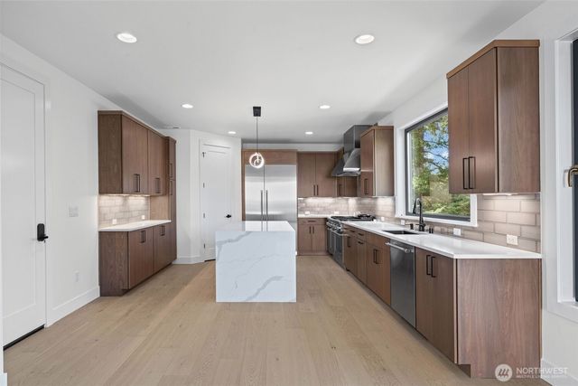16036 SE 44TH Court, Bellevue, WA 98006
