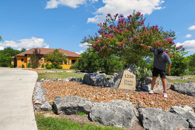 1216 Porto Point, New Braunfels, TX 78132