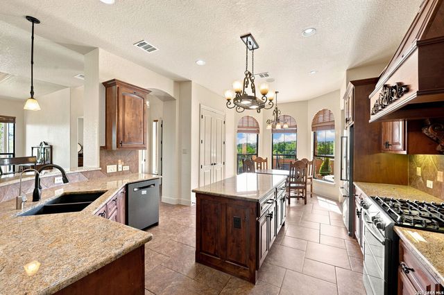 1216 Porto Point, New Braunfels, TX 78132