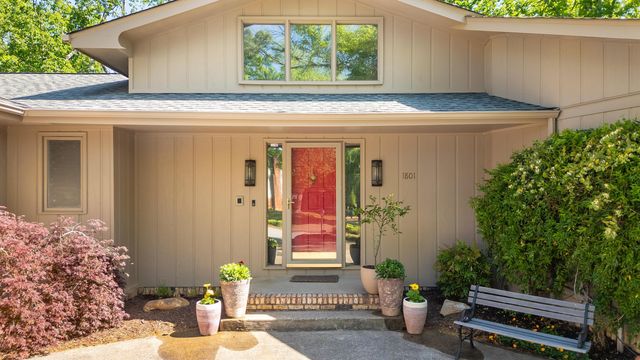 1801 Colonial Shores Drive, Hixson, TN 37343