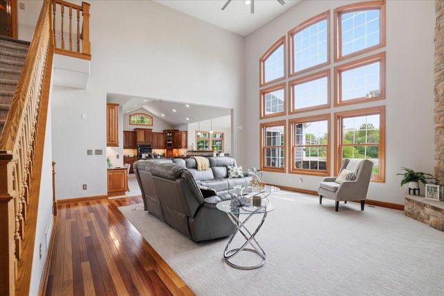 N57W34997 Pondview LANE, Oconomowoc, WI 53066