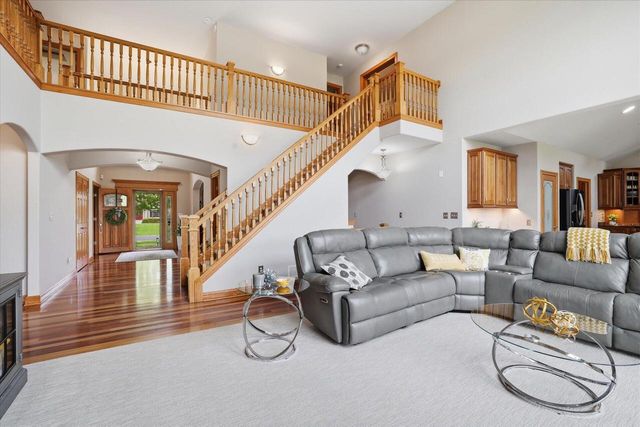 N57W34997 Pondview LANE, Oconomowoc, WI 53066