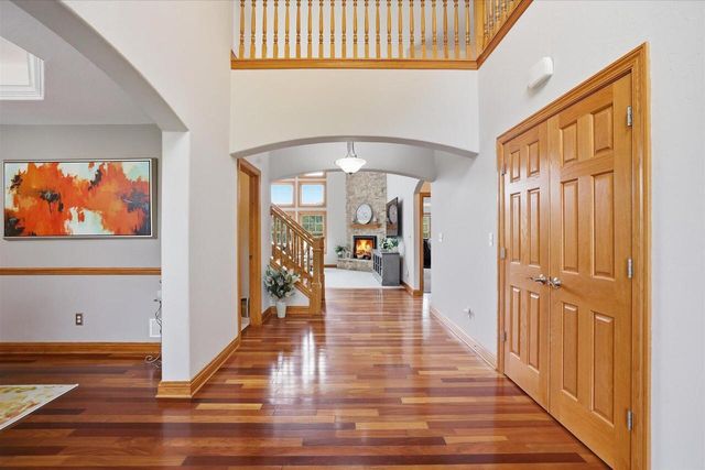 N57W34997 Pondview LANE, Oconomowoc, WI 53066