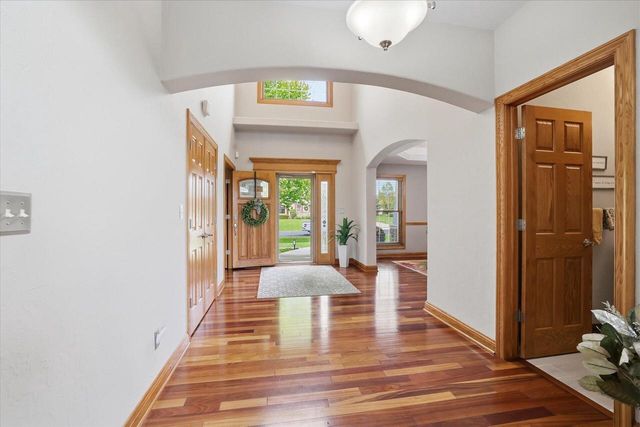 N57W34997 Pondview LANE, Oconomowoc, WI 53066