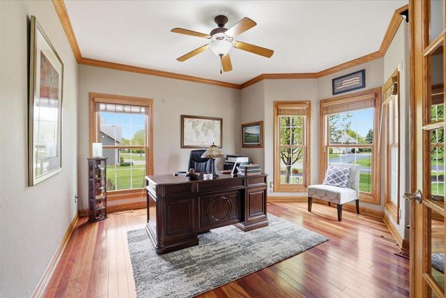 N57W34997 Pondview LANE, Oconomowoc, WI 53066