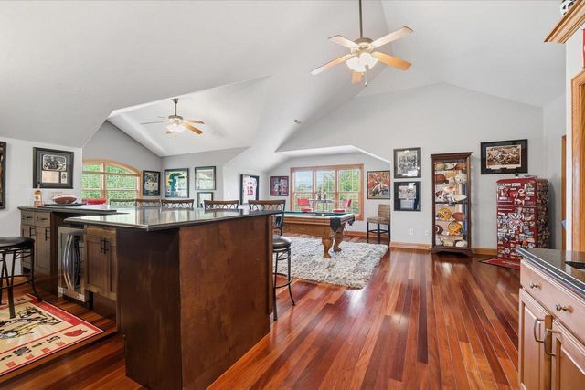 N57W34997 Pondview LANE, Oconomowoc, WI 53066