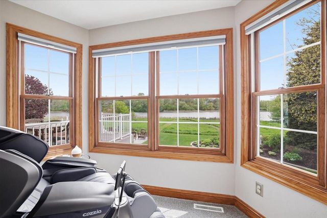 N57W34997 Pondview LANE, Oconomowoc, WI 53066