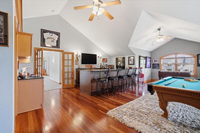 N57W34997 Pondview LANE, Oconomowoc, WI 53066