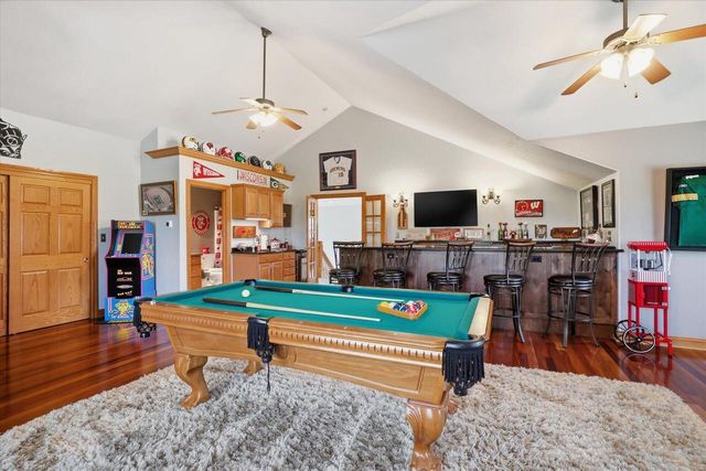 N57W34997 Pondview LANE, Oconomowoc, WI 53066