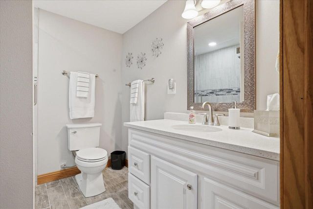 N57W34997 Pondview LANE, Oconomowoc, WI 53066