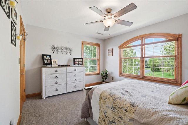 N57W34997 Pondview LANE, Oconomowoc, WI 53066
