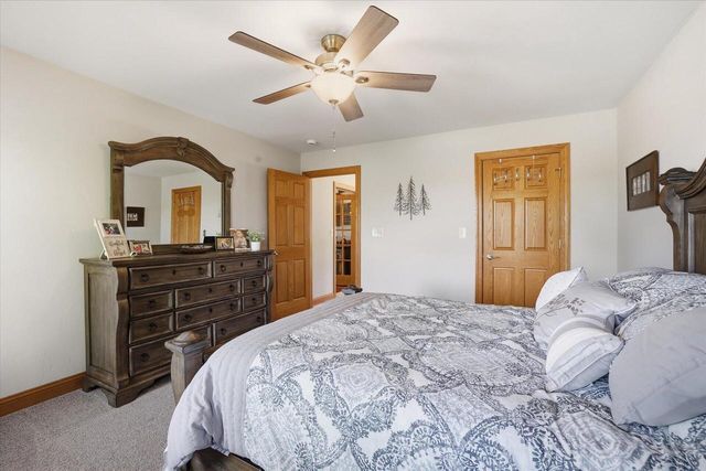 N57W34997 Pondview LANE, Oconomowoc, WI 53066