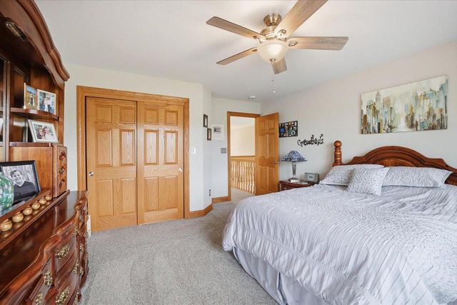 N57W34997 Pondview LANE, Oconomowoc, WI 53066