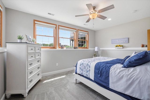 N57W34997 Pondview LANE, Oconomowoc, WI 53066