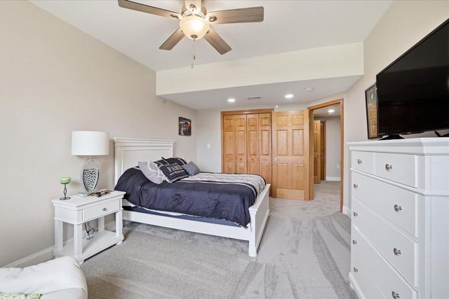N57W34997 Pondview LANE, Oconomowoc, WI 53066