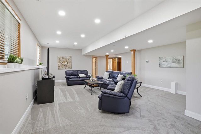 N57W34997 Pondview LANE, Oconomowoc, WI 53066