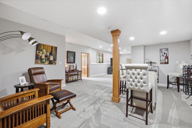 N57W34997 Pondview LANE, Oconomowoc, WI 53066