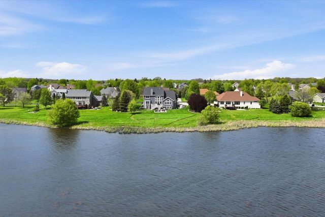 N57W34997 Pondview LANE, Oconomowoc, WI 53066