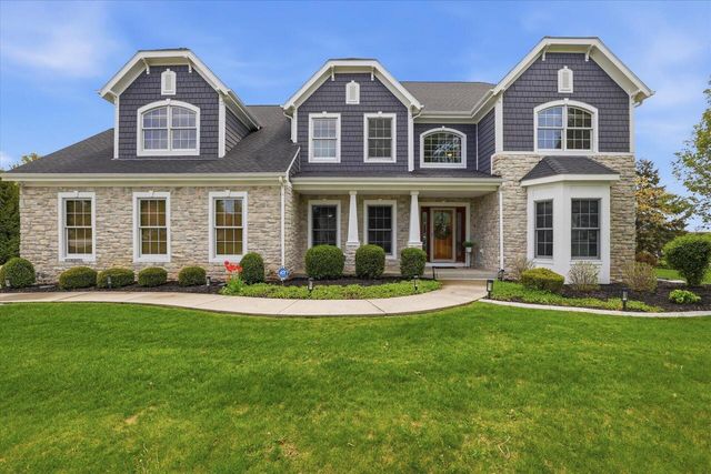 N57W34997 Pondview LANE, Oconomowoc, WI 53066