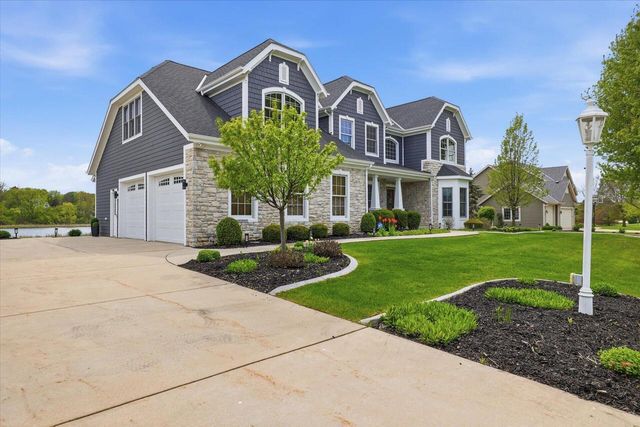 N57W34997 Pondview LANE, Oconomowoc, WI 53066