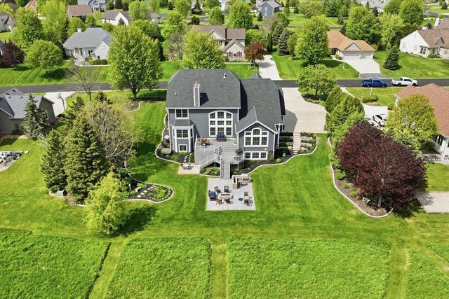 N57W34997 Pondview LANE, Oconomowoc, WI 53066