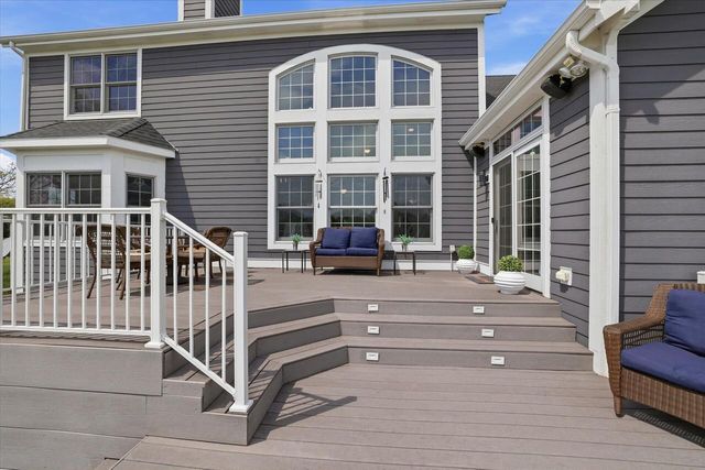 N57W34997 Pondview LANE, Oconomowoc, WI 53066