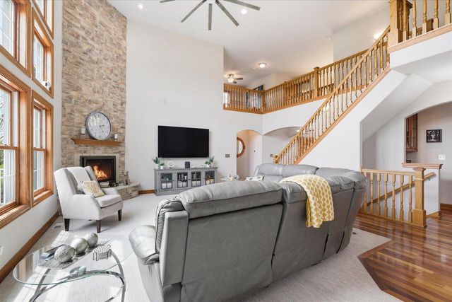 N57W34997 Pondview LANE, Oconomowoc, WI 53066