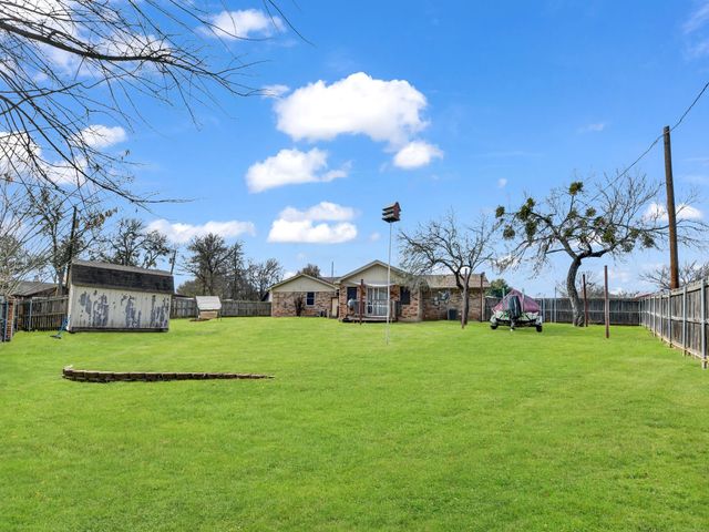 325 Huggins Drive, Springtown, TX 76082