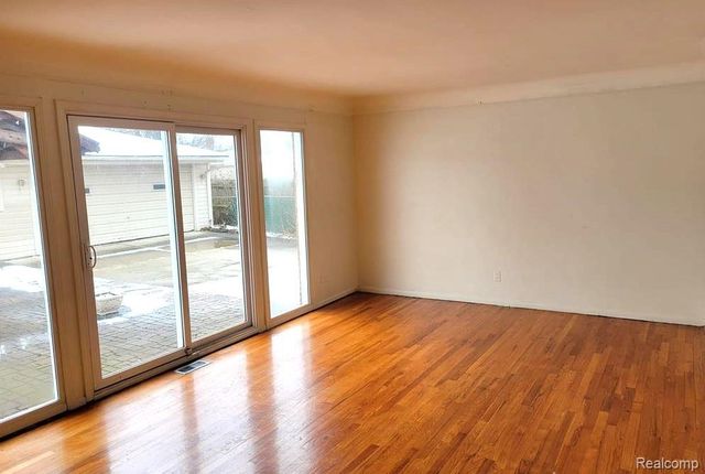 6554 Cronin Drive, Dearborn Heights, MI 48127