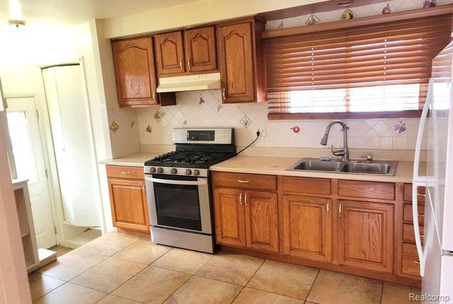 6554 Cronin Drive, Dearborn Heights, MI 48127