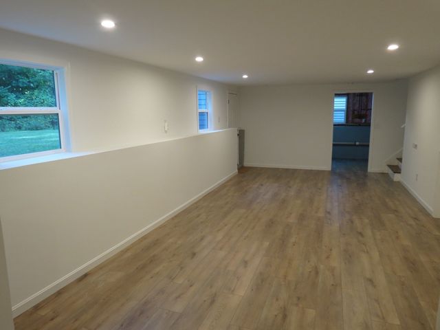 48 Grove St, Plympton, MA 02367