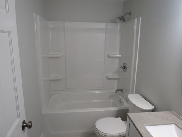 48 Grove St, Plympton, MA 02367