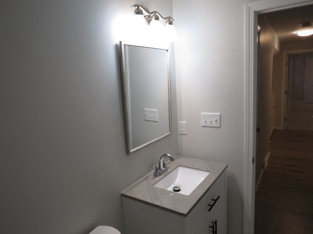48 Grove St, Plympton, MA 02367