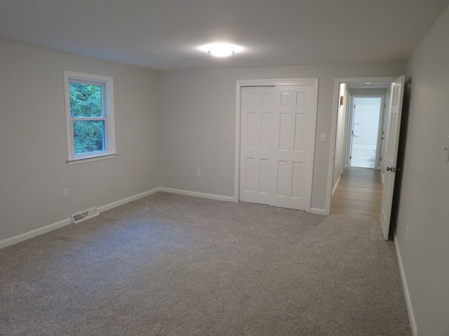 48 Grove St, Plympton, MA 02367