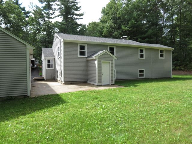 48 Grove St, Plympton, MA 02367