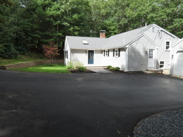48 Grove St, Plympton, MA 02367