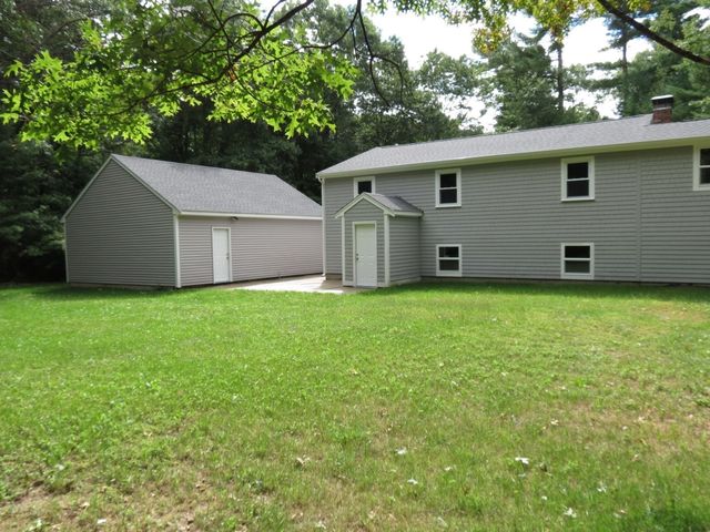 48 Grove St, Plympton, MA 02367