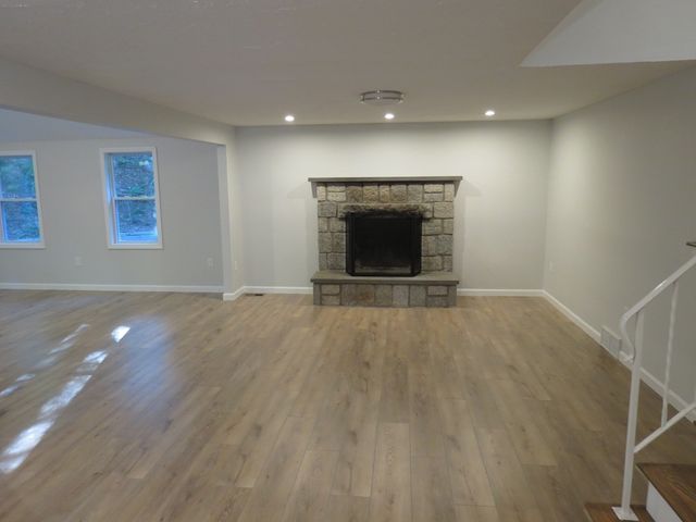 48 Grove St, Plympton, MA 02367