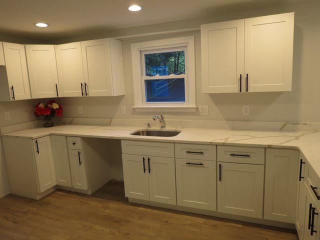 48 Grove St, Plympton, MA 02367