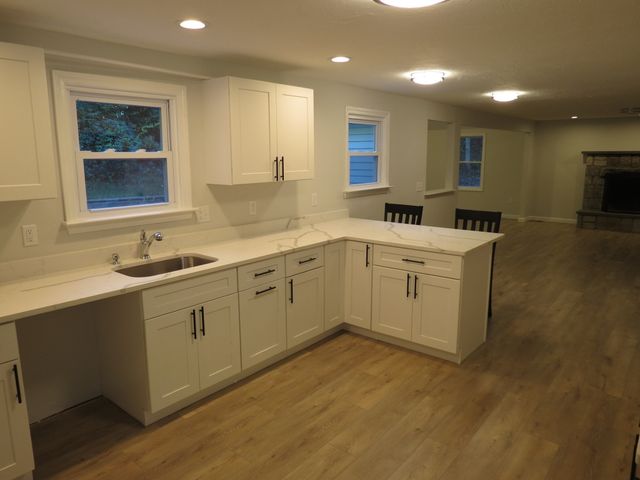 48 Grove St, Plympton, MA 02367