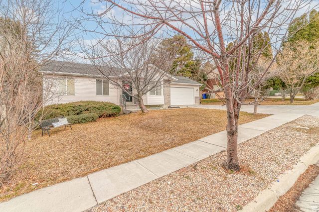 729 E CRESTVIEW DR, Tooele, UT 84074