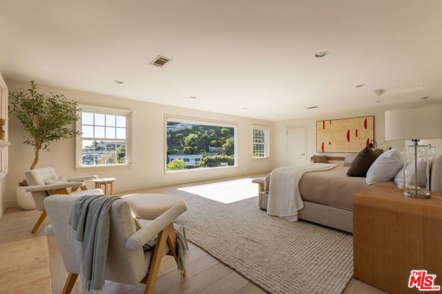 1344 Belfast Drive, Los Angeles, CA 90069