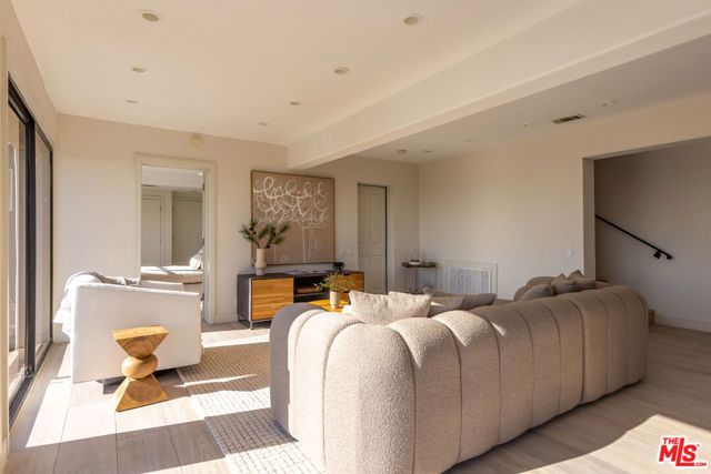 1344 Belfast Drive, Los Angeles, CA 90069