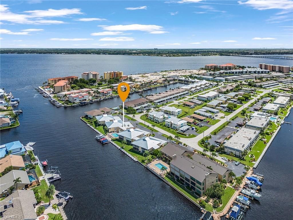 Image 1 of property listing at 1911 SE 40th TER # 201, Cape Coral, FL 33904