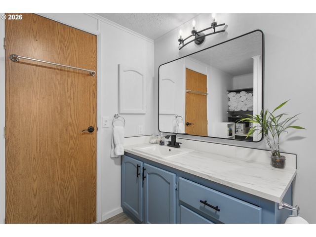 700 Ne 183RD Ave 12, Portland, OR 97230