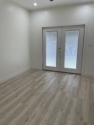 201 E 37th Street, Houston, TX 77018