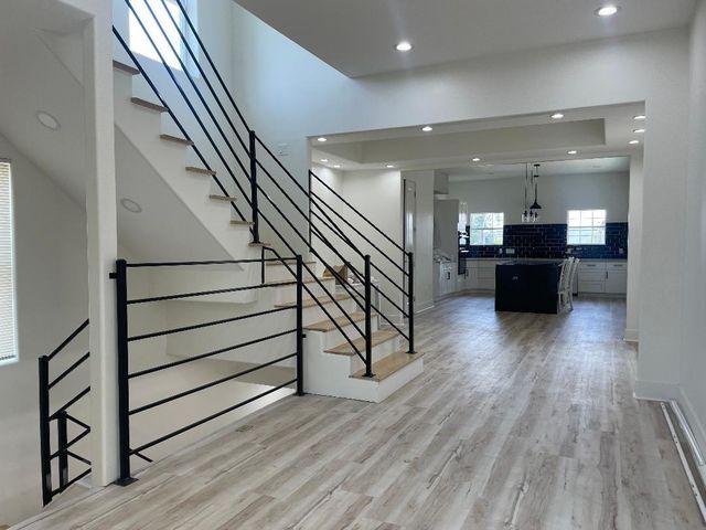 201 E 37th Street, Houston, TX 77018