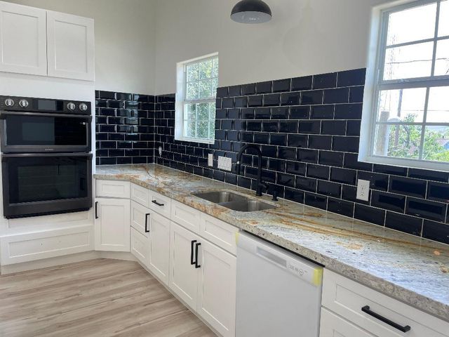 201 E 37th Street, Houston, TX 77018