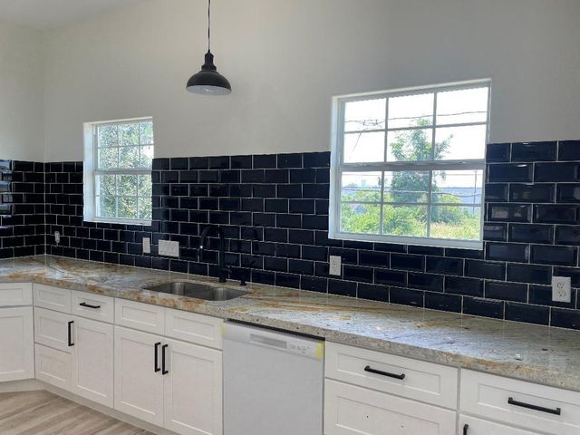 201 E 37th Street, Houston, TX 77018